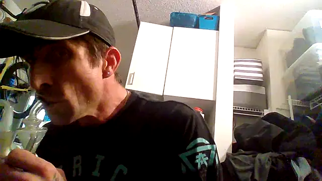Snapshot of TheFuckmasters chatting on June 9, 12:17 pm TheFuckmasters online show from June 9, 12:17 pm