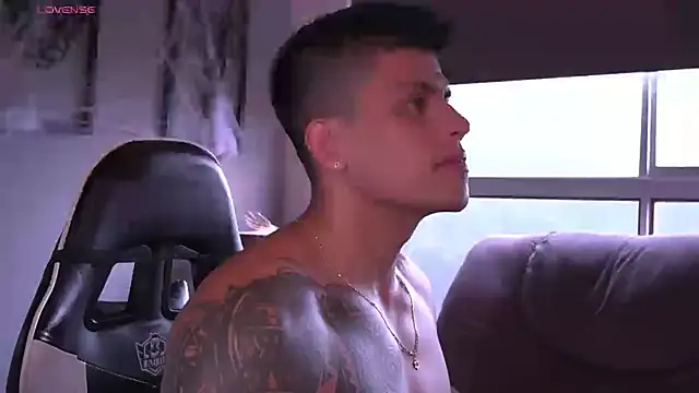 tyler muscle1 online show from October 22, 5:56 pm