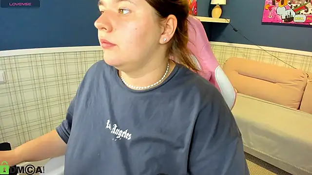 Snapshot of Chloee_White chatting on September 14, 8:13 am Chloee White online show from September 14, 8:13 am