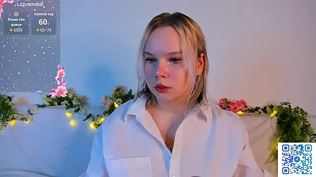 girlllsooft online show from November 16, 2:06 am