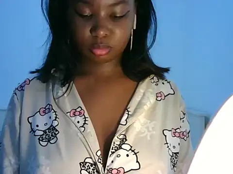 zoe215 online show from June 12, 11:53 am