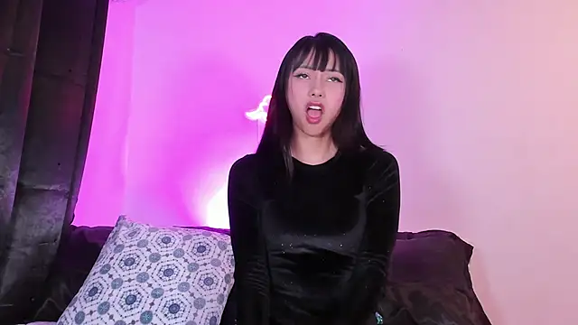 Snapshot of Londonttipton chatting on October 9, 11:14 pm Londonttipton online show from October 9, 11:14 pm