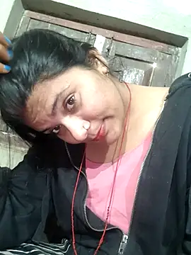 Snapshot of couple_71 chatting on December 4, 5:06 am couple 71 online show from December 4, 5:06 am