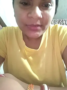 Snapshot of couple_71 chatting on April 25, 6:05 pm couple 71 online show from April 25, 6:05 pm