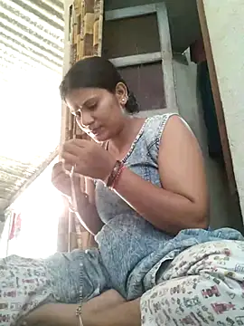 Snapshot of couple_71 chatting on May 27, 9:28 am couple 71 online show from May 27, 9:28 am