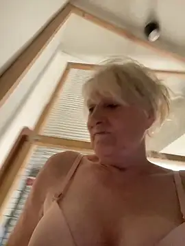 Snapshot of SexyKato001 chatting on September 22, 9:11 am SexyKato001 online show from September 22, 9:11 am