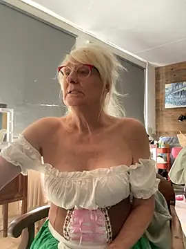 Snapshot of SexyKato001 chatting on September 23, 12:41 pm SexyKato001 online show from September 23, 12:41 pm