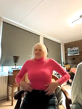 Snapshot of SexyKato001 chatting on October 17, 1:57 pm SexyKato001 online show from October 17, 1:57 pm