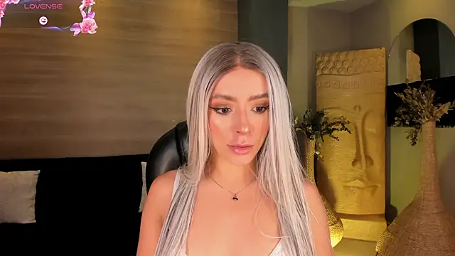 Snapshot of IsabellaMoreau chatting on April 27, 7:56 pm IsabellaMoreau online show from April 27, 7:56 pm