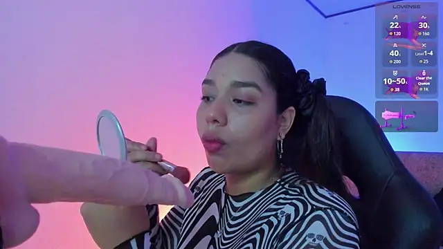 Snapshot of giselle_upp chatting on November 6, 12:11 am giselle upp online show from November 6, 12:11 am