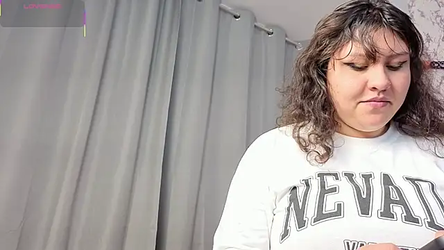 Snapshot of Larissa_Antonella chatting on October 18, 3:20 am Larissa Antonella online show from October 18, 3:20 am