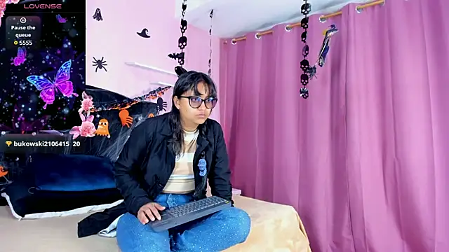 Snapshot of Azul_Moon chatting on October 20, 3:40 am Azul Moon online show from October 20, 3:40 am
