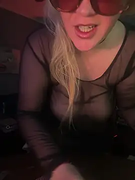 Snapshot of Granlady7 chatting on April 30, 1:23 am Granlady7 online show from April 30, 1:23 am