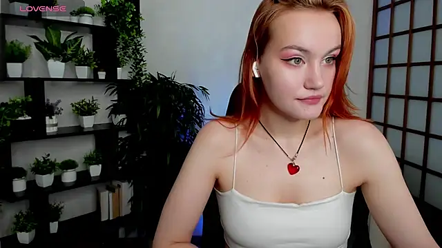 Snapshot of Ida_FaneStain chatting on September 28, 2:28 am Ida FaneStain online show from September 28, 2:28 am