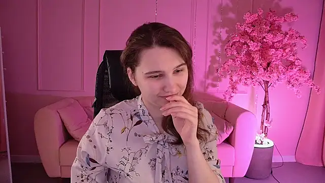 TessaMill online show from April 21, 5:25 am