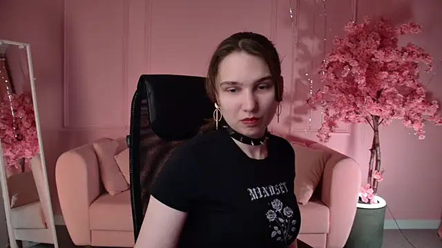Snapshot of TessaMill chatting on May 22, 5:14 am TessaMill online show from May 22, 5:14 am