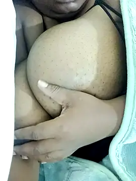 ShySexyBaddiexx online show from November 18, 8:08 am