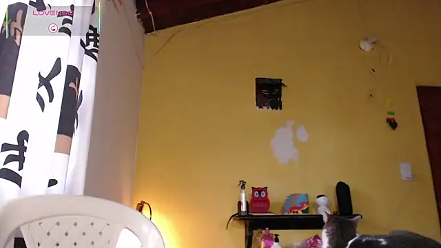 Snapshot of Emma_Henderson chatting on December 15, 12:31 pm Emma Henderson online show from December 15, 12:31 pm