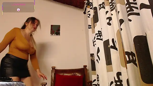 Snapshot of Emma_Henderson chatting on December 22, 11:07 am Emma Henderson online show from December 22, 11:07 am