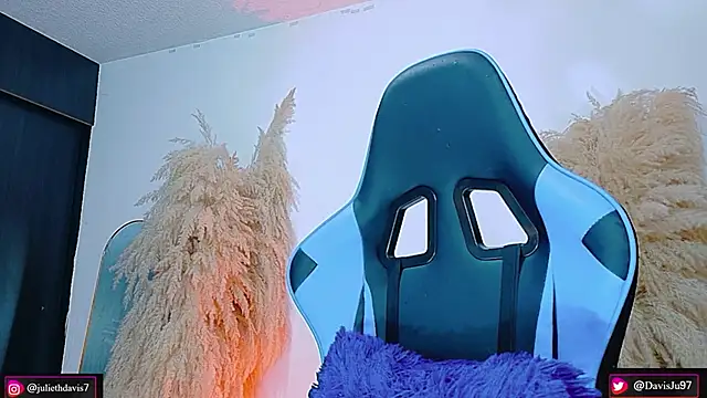 JulietaDavis online show from April 13, 2:06 am