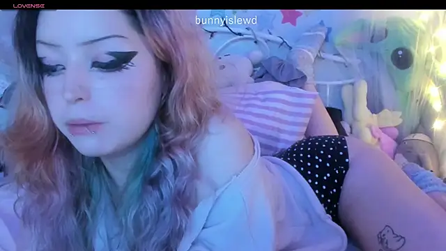 Snapshot of bunnyislewd chatting on April 28, 4:06 am bunnyislewd online show from April 28, 4:06 am