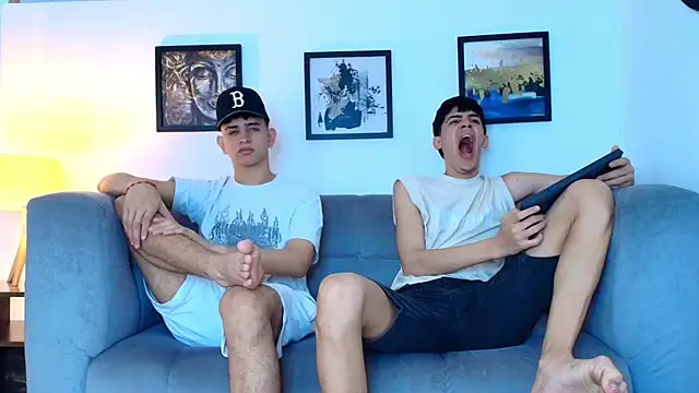 TWINKS FRIENDS online show from April 7, 1:33 pm