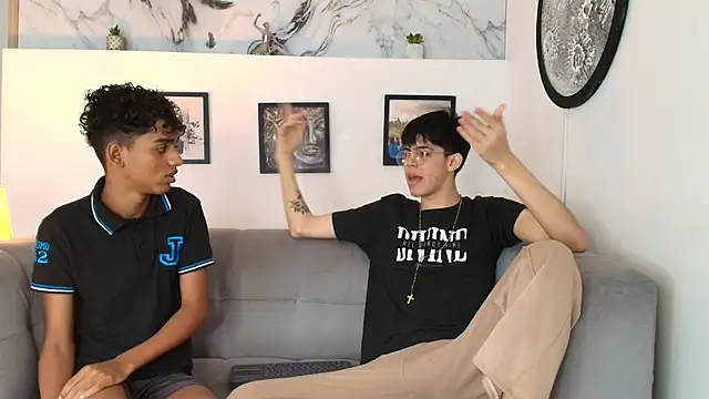 TWINKS FRIENDS online show from April 18, 1:37 pm