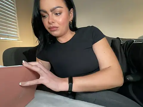 FrancescaXO online show from April 21, 6:55 pm