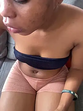 Snapshot of PrettyNina77 chatting on September 17, 10:06 am PrettyNina77 online show from September 17, 10:06 am