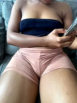 Snapshot of PrettyNina77 chatting on October 19, 12:28 pm PrettyNina77 online show from October 19, 12:28 pm