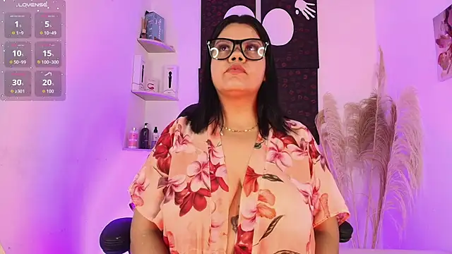 Snapshot of Iamlola_ chatting on November 25, 8:53 pm Iamlola online show from November 25, 8:53 pm