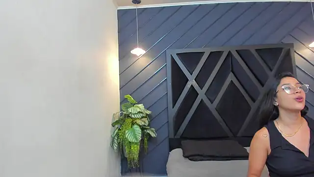 zoe martins  online show from September 18, 5:15 pm