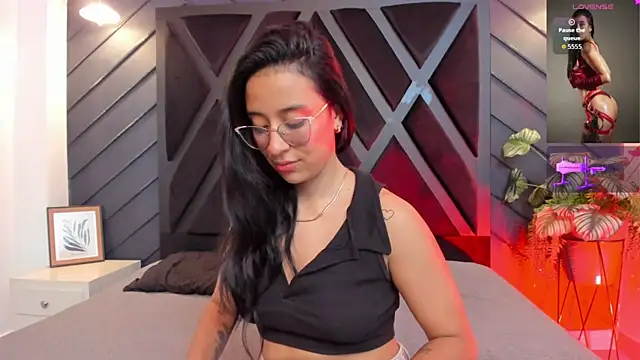 zoe martins  online show from October 5, 4:49 pm