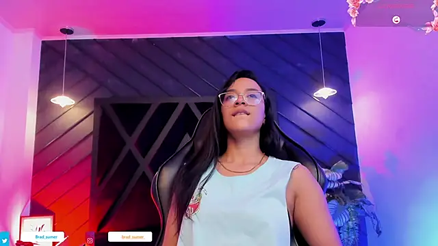 zoe martins  online show from February 4, 5:30 pm