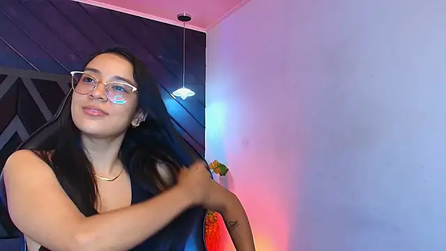 zoe martins  online show from April 18, 5:28 pm