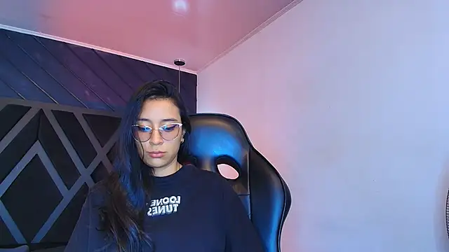 zoe martins  online show from April 19, 1:21 pm