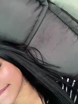 jujuarantes  2025 online show from November 5, 4:29 pm