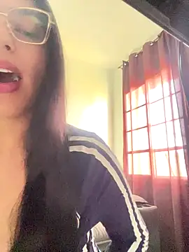 jujuarantes  2025 online show from December 16, 11:59 am