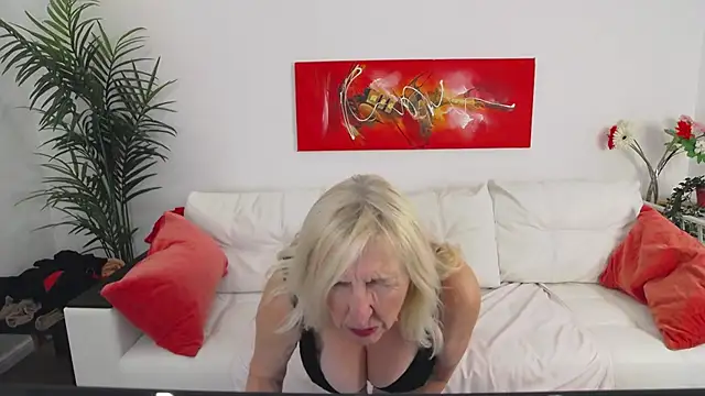 Snapshot of YourBustyBarbara chatting on October 20, 4:51 pm YourBustyBarbara online show from October 20, 4:51 pm