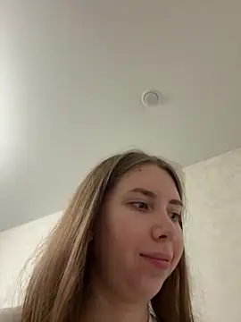 EvaAkins online show from April 3, 8:51 pm