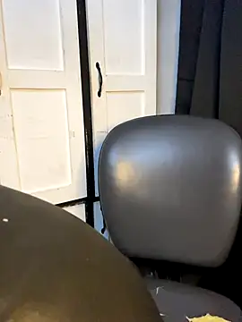 Snapshot of chicachocolate01 chatting on November 23, 7:19 am chicachocolate01 online show from November 23, 7:19 am