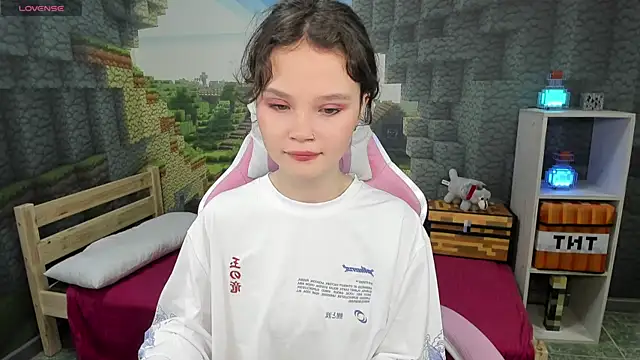 EmilyChaves online show from September 22, 10:56 pm