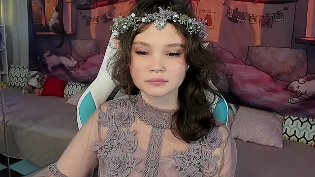 EmilyChaves online show from October 30, 6:37 am