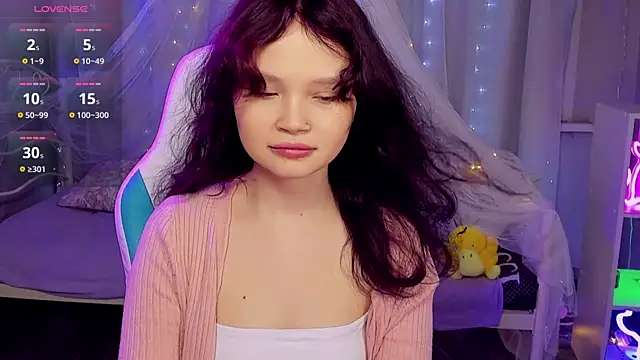 EmilyChaves online show from April 15, 7:37 am