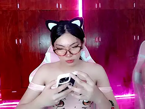 Snapshot of Miss_hornydolly chatting on October 2, 12:06 am Miss hornydolly online show from October 2, 12:06 am