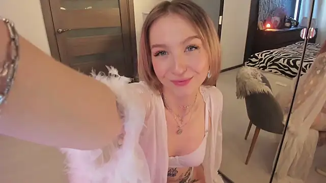 Snapshot of Annie_Leone chatting on October 4, 11:19 am Annie Leone online show from October 4, 11:19 am