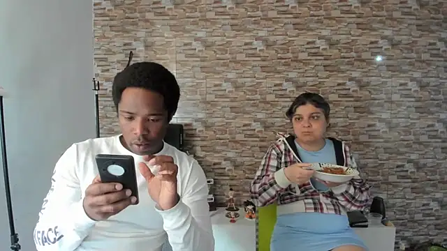 queemking online show from March 4, 8:15 pm