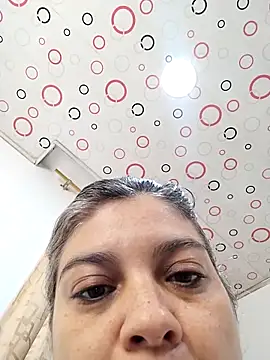 queemking online show from March 5, 9:11 pm