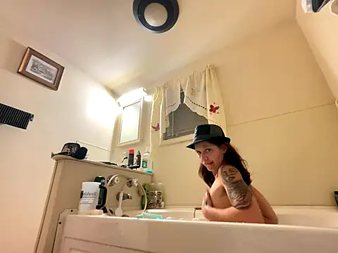 YoMomma-xoxo13 online show from October 12, 7:29 am