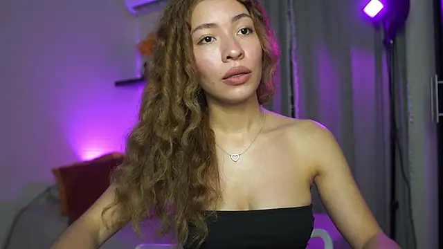 Snapshot of isabella-garcia- chatting on September 25, 2:15 am isabella-garcia- online show from September 25, 2:15 am